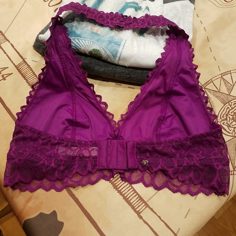 CLOTHING - Picture 7 of 7